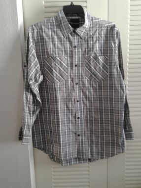 Akademiks Men's Gray and Black Plaid Button-Down Shirt